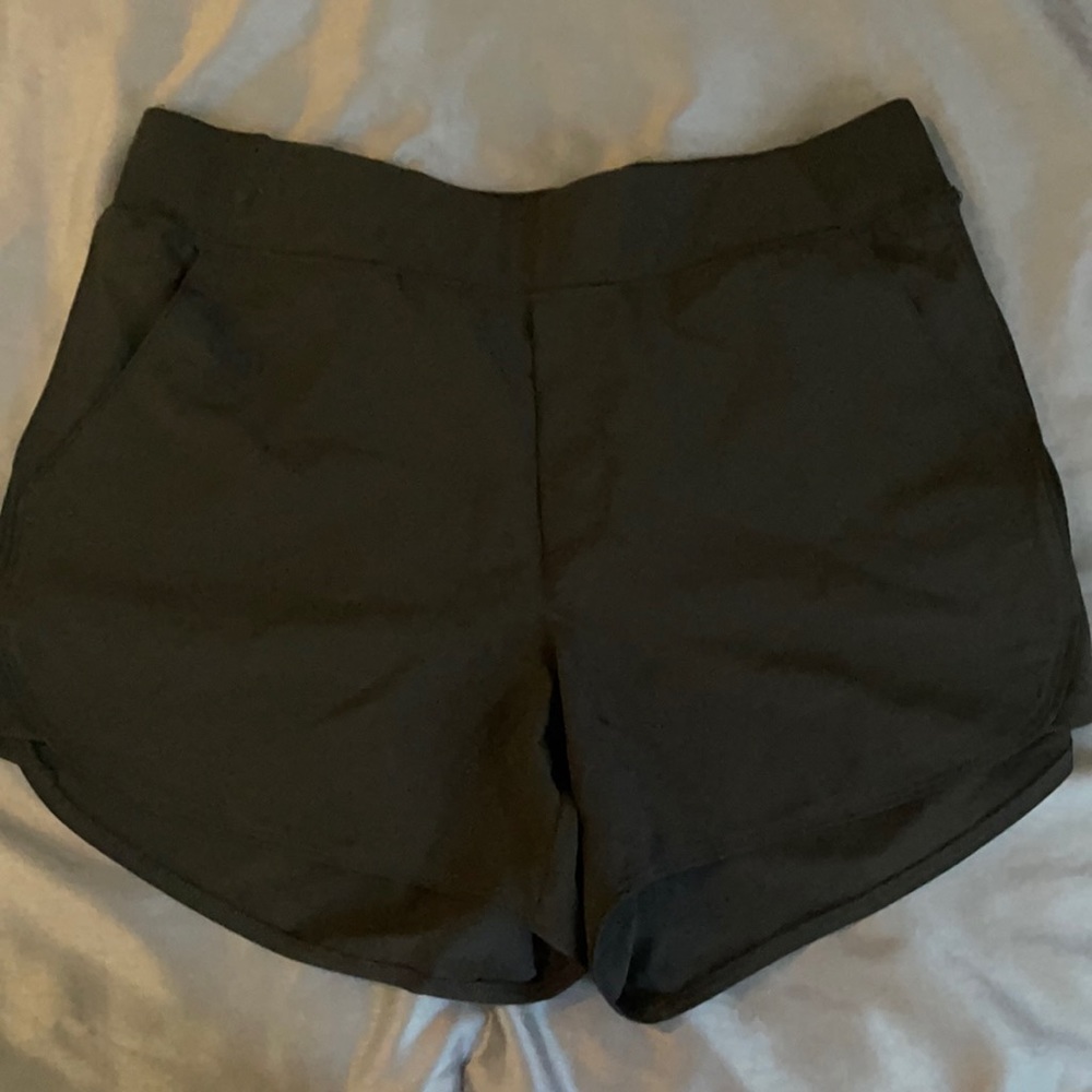 Active Woven Shorts - size Large